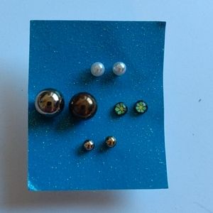 5/$20 - 4 pairs stud earrings